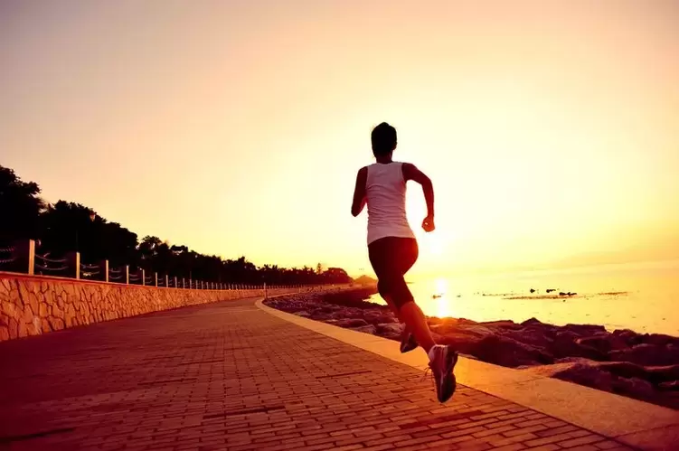 Pusvalandis rytinis bėgimas efektyviam svorio metimui