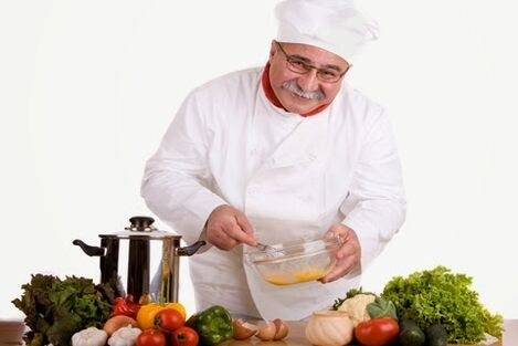 vyras ruošia maistą tinkamai mitybai